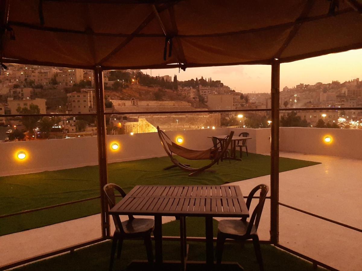 Layaali Hostel Amman Esterno foto